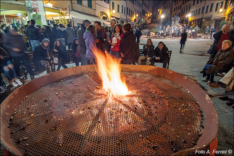 Castagnata Stiana in Piazza Tanucci