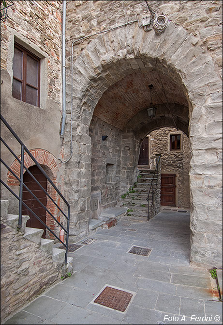 Castello di Subbiano, la porta