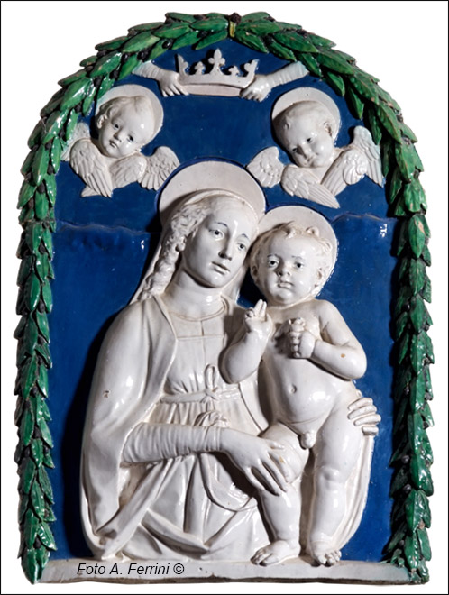 Madonna del Cardellino, Della Robbia.