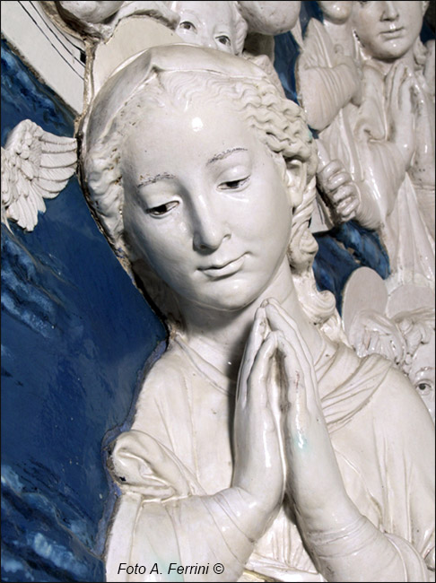 Vergine in adorazione, Della Robbia.